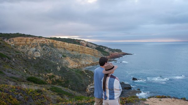 Quelles croisières proposent des ateliers de sculpture sur bois avec des artisans locaux en Afrique?
