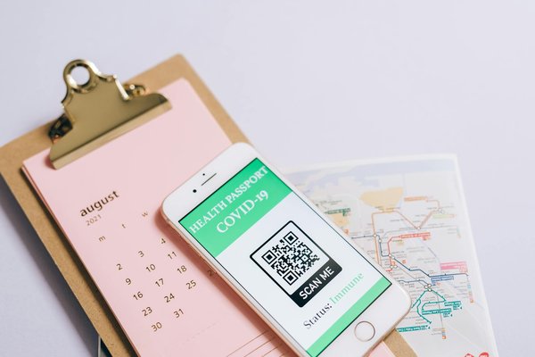 Quelle croisière propose des excursions pour observer les ours polaires en Arctique?